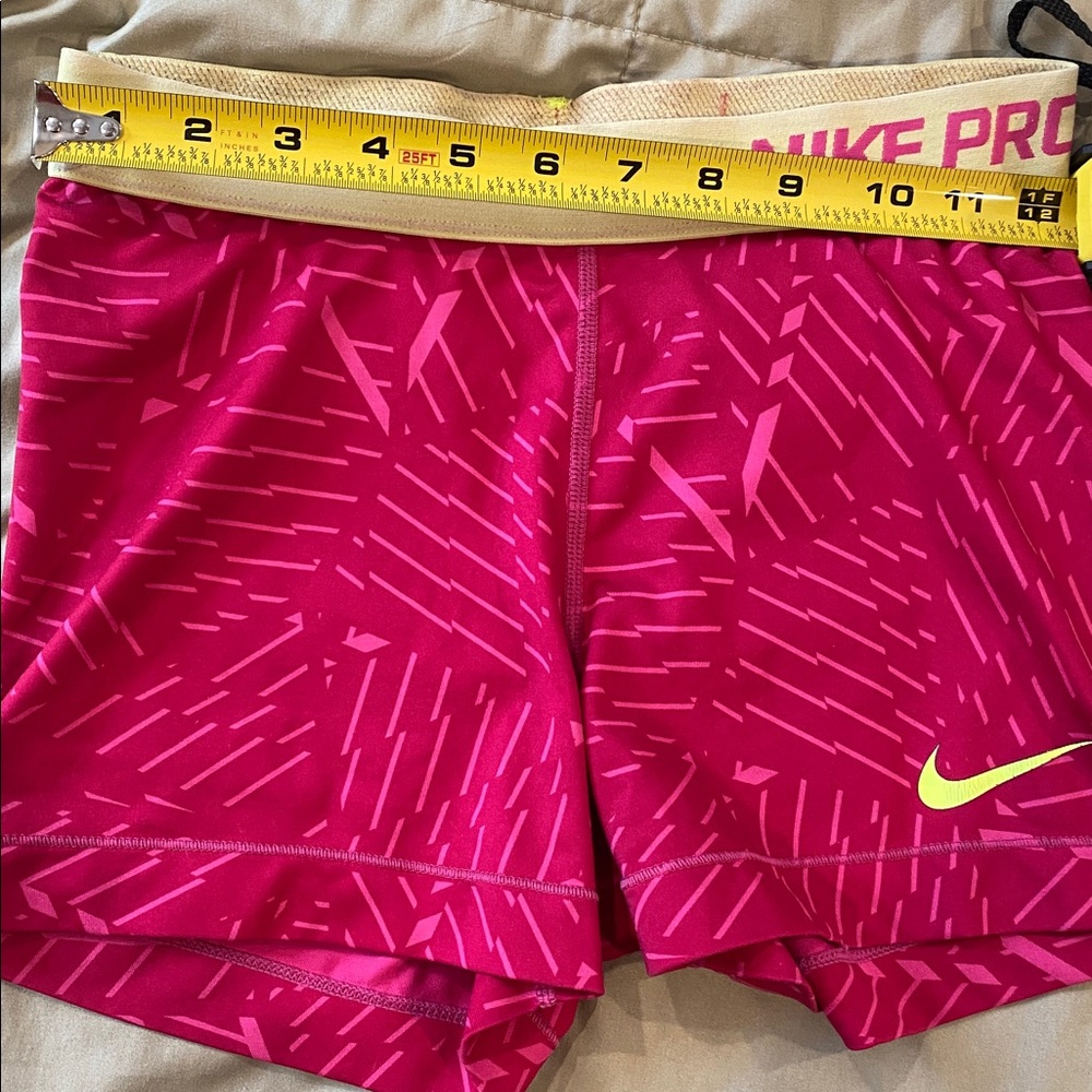 Nike Pro Fuchsia and yellow girls shorts  size medium good condition - Picture 3 of 16